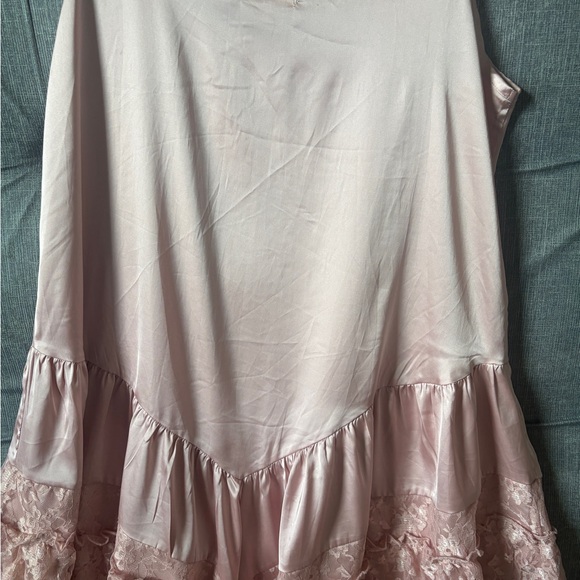 BUCKLE Baevely Blush Pink Satin Lace Tank Top L NWT Flowy Babydoll Camisole - Picture 2 of 9